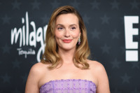 Η Leighton Meester υιοθέτησε ένα ακαταμάχητο ρετρό χτένισμα στα Critics Choice Awards