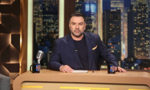 Γρηγόρης Αρναούτογλου: Τι αλλάζει στο «The 2Night Show» μετά τον θάνατο της μητέρας του