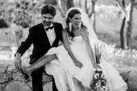 Μελία Κράιλινγκ: Το νέο άλμπουμ που ανέβασε ένα μήνα μετά τον γάμο της είναι το τέλειο wedding story