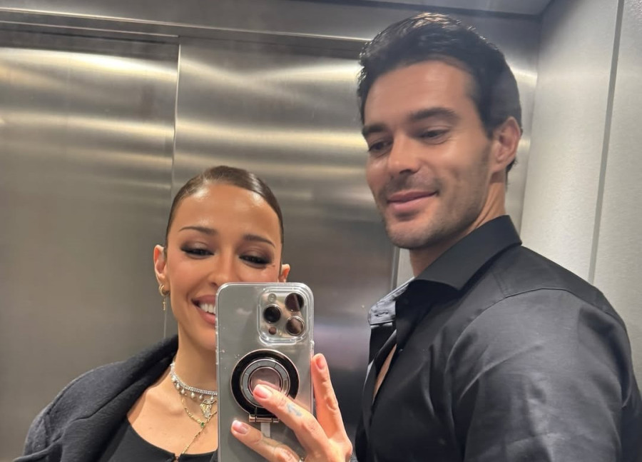 Ελένη Φουρέιρα: Αποχαιρετά το 2025 ανεβάζοντας φωτογραφίες με φυσικό look και τον Αλμπέρτο Μποτία