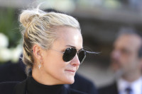 Laeticia Hallyday: Γιατί η βιογραφική ταινία για τον Johnny Hallyday δημιούργησε ρήξη με τον νέο της σύντροφο;