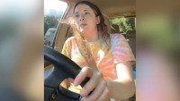 TikTok-έπος: Γυναίκα τραγουδά Britney Spears και το αμάξι της αναποδογυρίζει - Οι στίχοι βγήκαν προφητικοί 27 χρόνια μετά