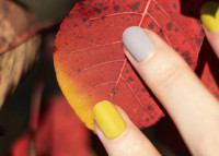 Skittles mani inspo: Η φθινοπωρινή έκδοση του πιο πολύχρωμου μανικιούρ