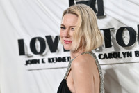 Naomi Watts: Εξηγεί γιατί επιλέγει να γερνά χωρίς χειρουργικές επεμβάσεις «Δεν θέλω να παλεύω για να δείχνω 25»