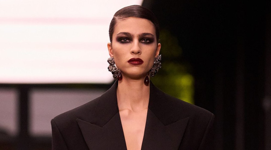 Η τάση του party girl makeup επέστρεψε δυναμικά