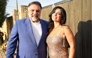 Ούτε που θυμόμαστε από πότε έχουμε να δούμε τον Αρναούτογλου να χορεύει σε μαγαζί! Στη θεσσαλονίκη το έκανε!