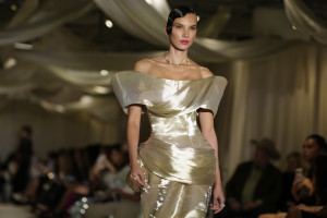 Christian Siriano NYFW Show: Πώς ένα μόλις 5λεπτο facial έκανε τα μοντέλα να λάμπουν στο Runway
