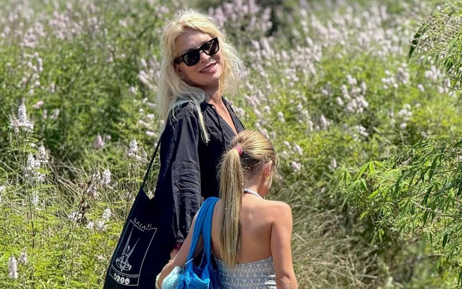Ελένη Μενεγάκη: Η Μαρίνα της γίνεται 11 και η μαμά Ελένη εύχεται με την πιο τρυφερή οικογενειακή φωτό τους
