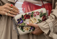 Η επόμενη It Bag βρίσκεται στην ντουλάπα της γιαγιάς σου