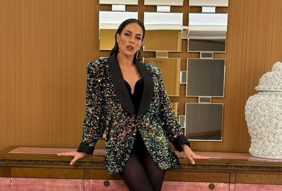 Στικούδη: Ο έρωτας που φουντώνει με τον Σερίφη, η καθημερινότητα με τα παιδιά και το νέο της τηλεοπτικό βήμα