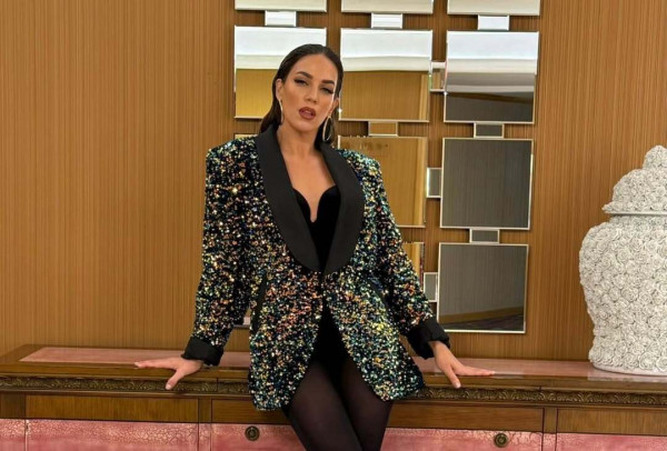 Στικούδη: Ο έρωτας που φουντώνει με τον Σερίφη, η καθημερινότητα με τα παιδιά και το νέο της τηλεοπτικό βήμα