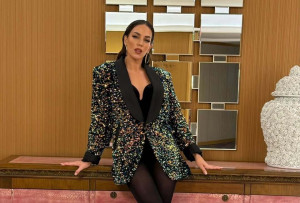 Στικούδη: Ο έρωτας που φουντώνει με τον Σερίφη, η καθημερινότητα με τα παιδιά και το νέο της τηλεοπτικό βήμα