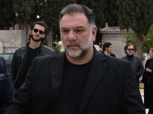 Αρναούτογλου για τη μητέρα του: «Τη μια μέρα με έλεγε με το όνομα μου και με αγκάλιαζε και την άλλη μέρα δεν με αναγνώριζε»
