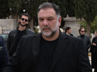 Αρναούτογλου για τη μητέρα του: «Τη μια μέρα με έλεγε με το όνομα μου και με αγκάλιαζε και την άλλη μέρα δεν με αναγνώριζε»