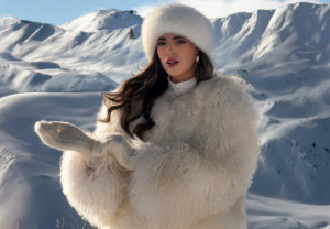 Αυτό είναι το αλάνθαστο trick για να αποφύγετε τα σημάδια μακιγιάζ στους γιακάδες των χειμερινών ρούχων