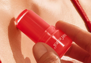 Άρωμα σε μορφή ζελέ: Η νέα τάση ομορφιάς που κατακτά τα social media