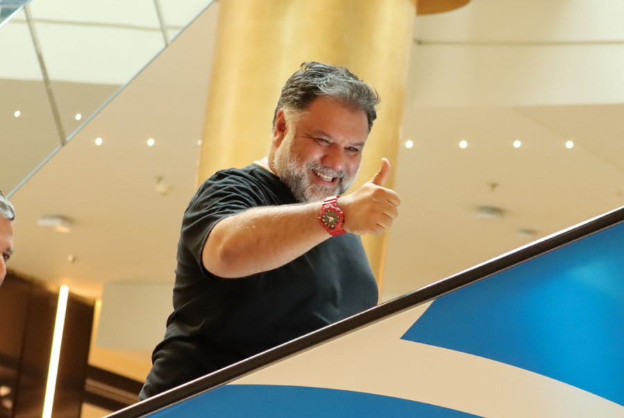 Ο Αρναούτογλου σε mood Eurovision: Χορεύει το «Jalla» με την Antigoni και το αποτέλεσμα είναι απολαυστικό