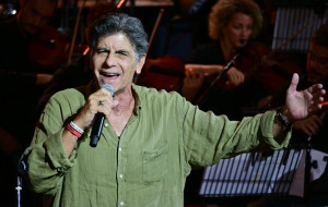 Γιάννης Μπέζος: Η ατάκα για τους συναδέλφους του που δεν εκτιμά και η αναφορά στα «περίεργα κυκλώματα»