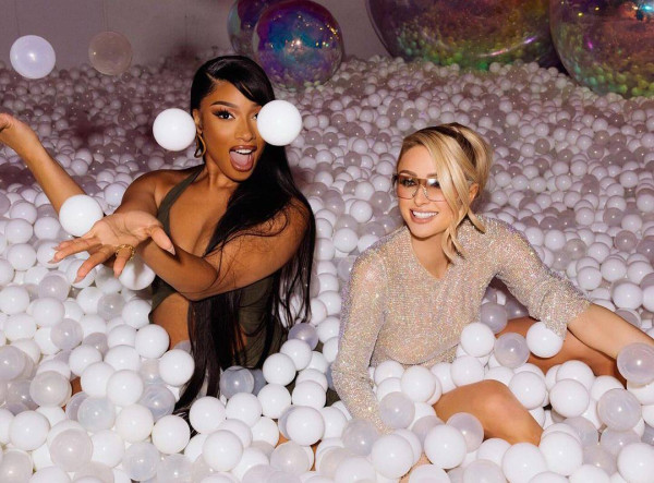 Η Paris Hilton γιόρτασε τα γενέθλιά της με φορώντας μία εντυπωσιακή δημιουργία Celia Kritharioti