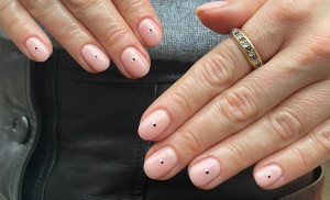 10 ιδέες μανικιούρ για να δείχνουν τα νύχια σου πιο μακριά
