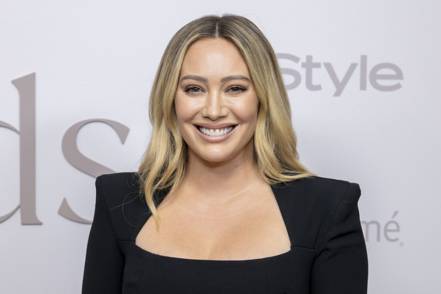 Η Hilary Duff υπαινίχθηκε τι να περιμένουμε από τη νέα της μουσική