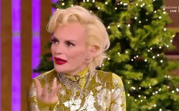 Χριστοπούλου: Με το custom made φόρεμα της Klavdia για το Blue Carpet της Eurovision στην TV (Αποκλειστικό)