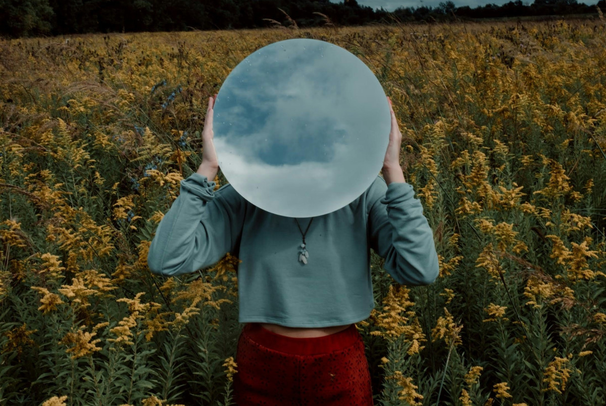 10 πράγματα που θα αλλάξουν στην ψυχολογία σου αν σταματήσεις να δίνεις τόση βάση στη γνώμη των άλλων