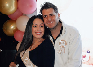 Ευάννα Ζουμπούρογλου: Baby shower έκπληξη, με την... υπογραφή της μαμάς της, για τη συνεργάτιδα της Φαίης Σκορδά