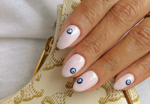 Τα «It Girls» φοράνε ήδη το χρώμα της χρονιάς της Pantone - Στα νύχια τους