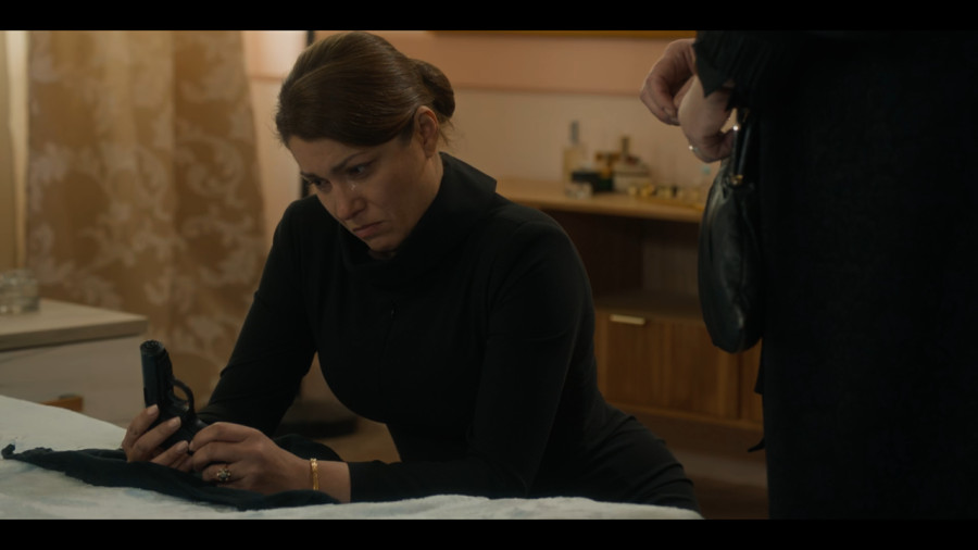 Porto Leone: Η Γαλήνη, με ένα πιστόλι στο χέρι, χτυπά την πόρτα της Αλεξάνδρας