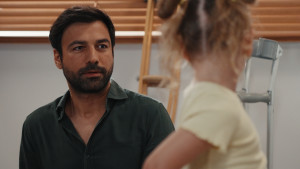Η Γη της Ελιάς: Μια επίθεση, ένα απειλητικό τηλεφώνημα και μια σύλληψη που θα αναστατώσει
