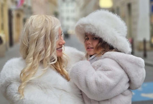 Τζούλια Νόβα: Η κόρη της μετατρέπει την ώρα του ύπνου σε… πάρτι στο σαλόνι