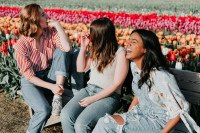 Εδώ κάνουν πραγματικά νέους φίλους οι Millennials και οι Gen Zers