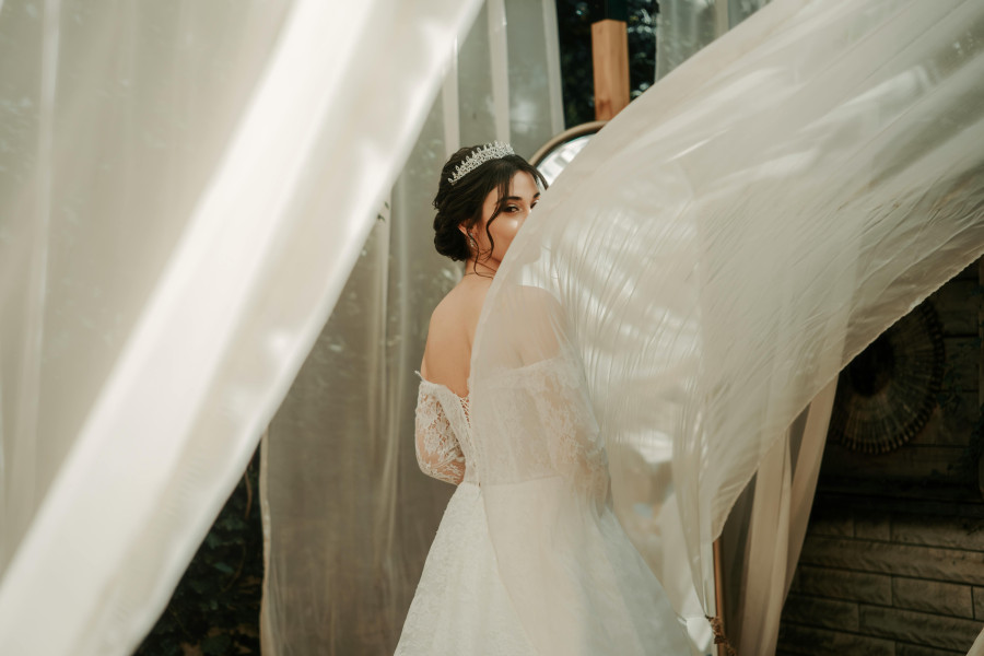 Γιατί το διαδίκτυο έχει εμμονή με τα bridal perfumes αυτή τη στιγμή;