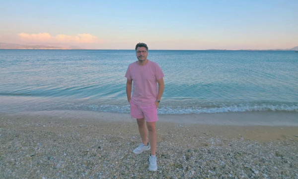 Λάμπρος Κωνσταντάρας: Αν κάποιες ευχές για τα γενέθλιά του ξεχωρίζουν αυτές είναι σίγουρα της αδελφής του και της Έλενας Τσαγκρινού