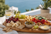 Girl dinner: Το καλοκαιρινό food trend που έχει κατακλύσει τα social media