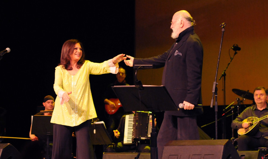 Διονύσης Σαββόπουλος: Ο αποχαιρετισμός της Χαρούλας Αλεξίου - «Υπήρξες φάρος στα σκοτάδια μου»