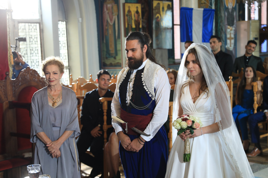 Η γη της ελιάς: Ο κρητικός γάμος του Παυλή και της Δάφνης μέσα από 26 φωτογραφίες και δύο spoiler