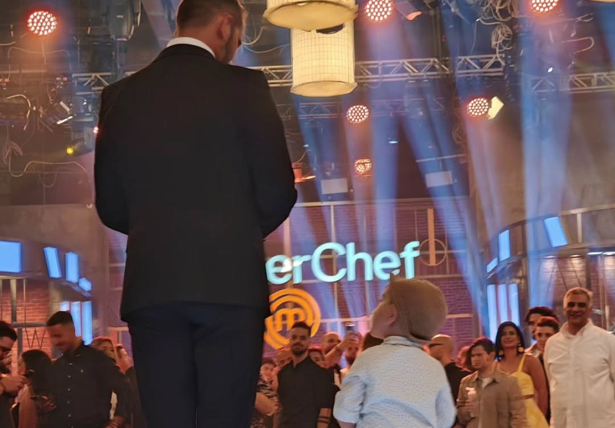 Λεωνίδας Κουτσόπουλος: Ο γιος του δίνει δείγματα... έμπειρου γευσιγνώστη! Το βίντεο της μαμάς Χρύσας Μιχαλοπούλου