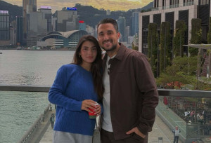 Ρουμελιώτη - Κατσούλης: Το χριστουγεννιάτικο δέντρο τους απέκτησε το πιο τρυφερό στολίδι, αφιερωμένο στο μωράκι που περιμένουν