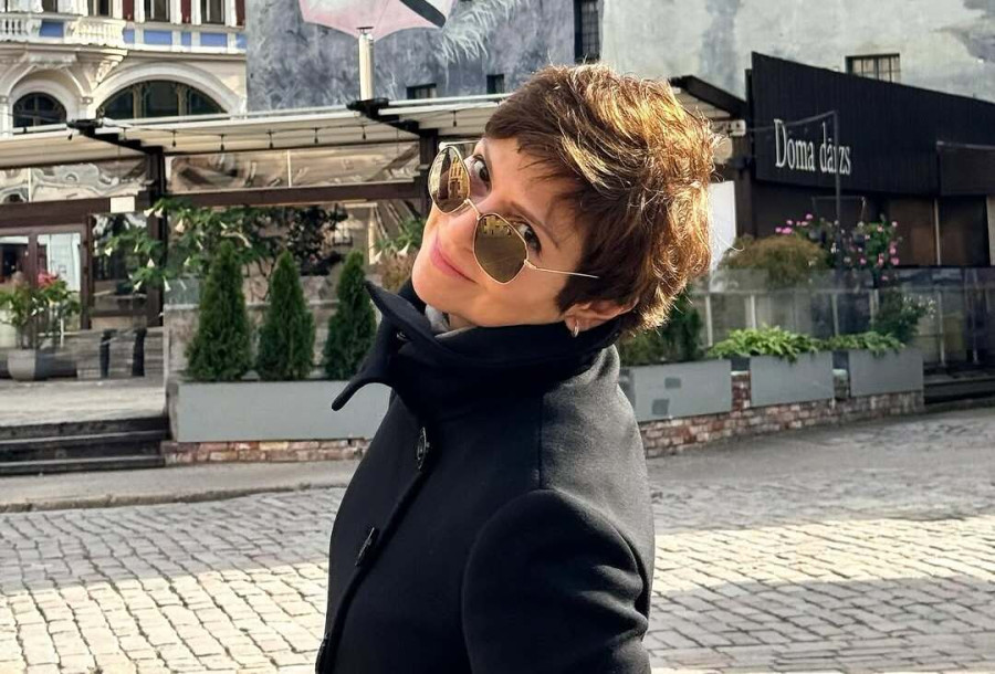 Ταμίλα Κουλίεβα: Όσο εμείς μετράμε αντίστροφα για τα Χριστούγεννα, εκείνη μετρά βουτιές στη θάλασσα