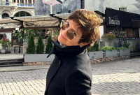 Ταμίλα Κουλίεβα: Όσο εμείς μετράμε αντίστροφα για τα Χριστούγεννα, εκείνη μετρά βουτιές στη θάλασσα