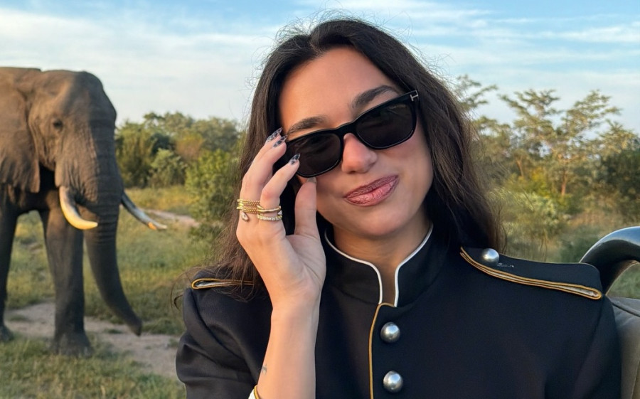 Dua Lipa: Πήγε για σαφάρι και matchαρε μέχρι και το mani της με το theme