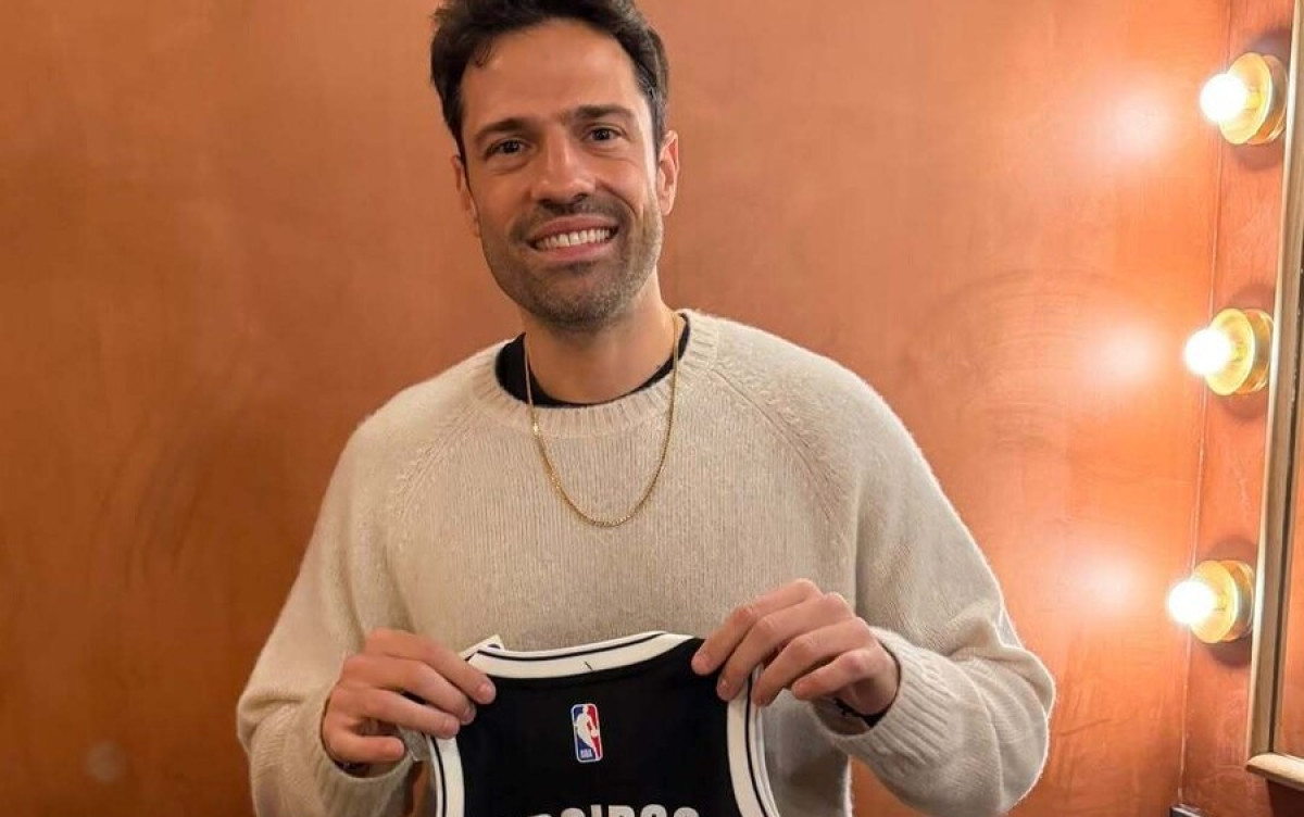 Αργυρός Jr: Έκανε τα πρώτα του βήματα με την NBA φανέλα που έφερε ο μπαμπάς από Νέα Υόρκη και είναι matchy matcy με τη δική του