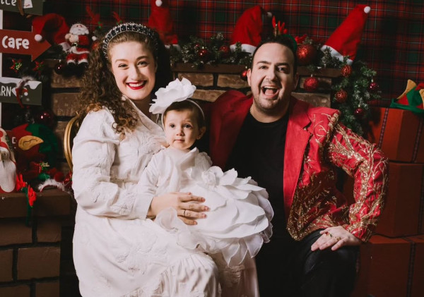 Μαυρικίου - Ζήση: Η χριστουγεννιάτικη φωτογράφιση υπερπαραγωγή με την κόρη τους - Τύφλα να 'χουν τα editorials!