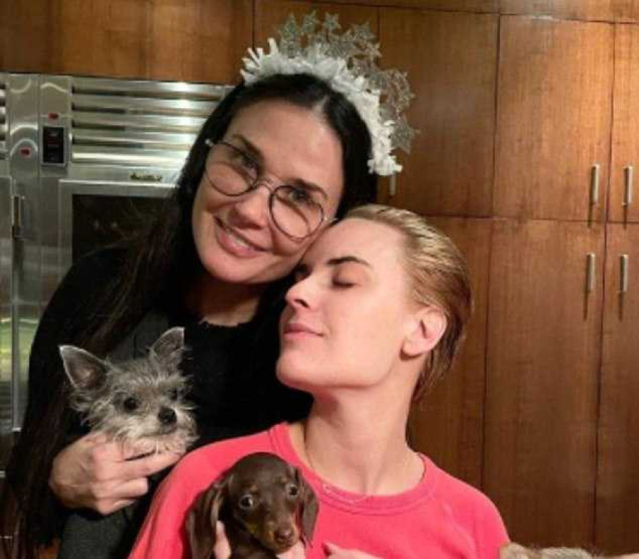 Tallulah Willis για Demi Moore : «Πέρασα πολύ δύσκολα όταν η μαμά μου παντρεύτηκε τον Ashton Kutcher»