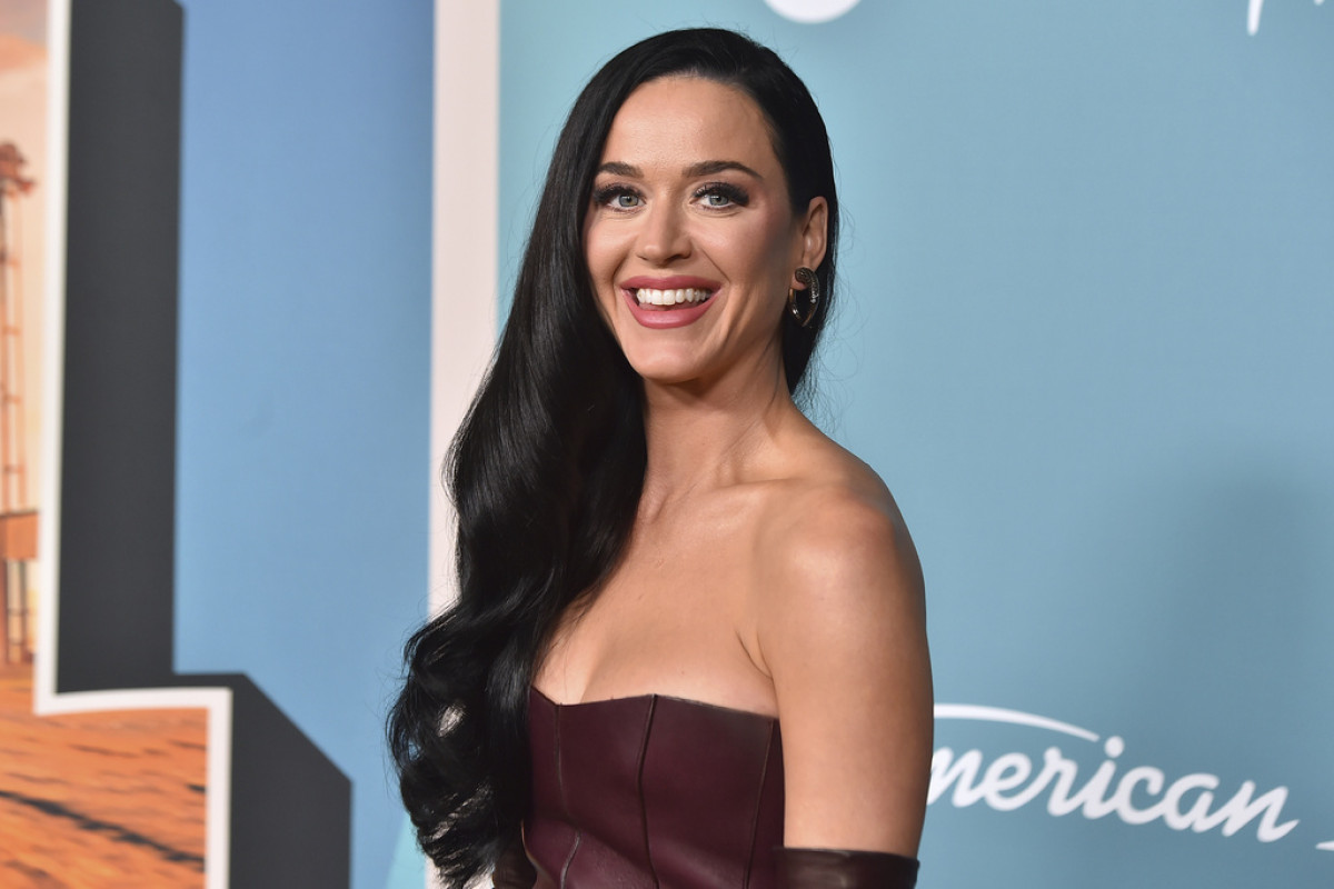 Η Katy Perry φόρεσε ένα φόρεμα με ανοιχτή πλάτη για το B-Day Date της με τον Justin Trudeau