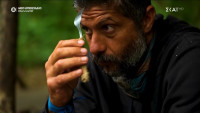 Survivor: Αθηναίοι κι Επαρχιώτες θεωρούν ύποπτη τη θυσία του Γιάννη όσο ο Σηφάκης... χτενίζεται (κυριολεκτικά)