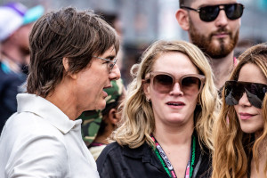 Tom Cruise: Τα λουλούδια στη Shakira και οι φήμες ότι είναι ήδη «τσιμπημένος» μαζί της
