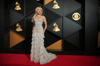 Sabrina Carpenter: Η Valentino δημιουργία που φόρεσε στα Grammys είναι το τέλειο bridal inspo για φέτος